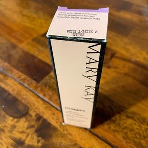 MaryKay Matte-wear Liquid Foundation in Beige 2